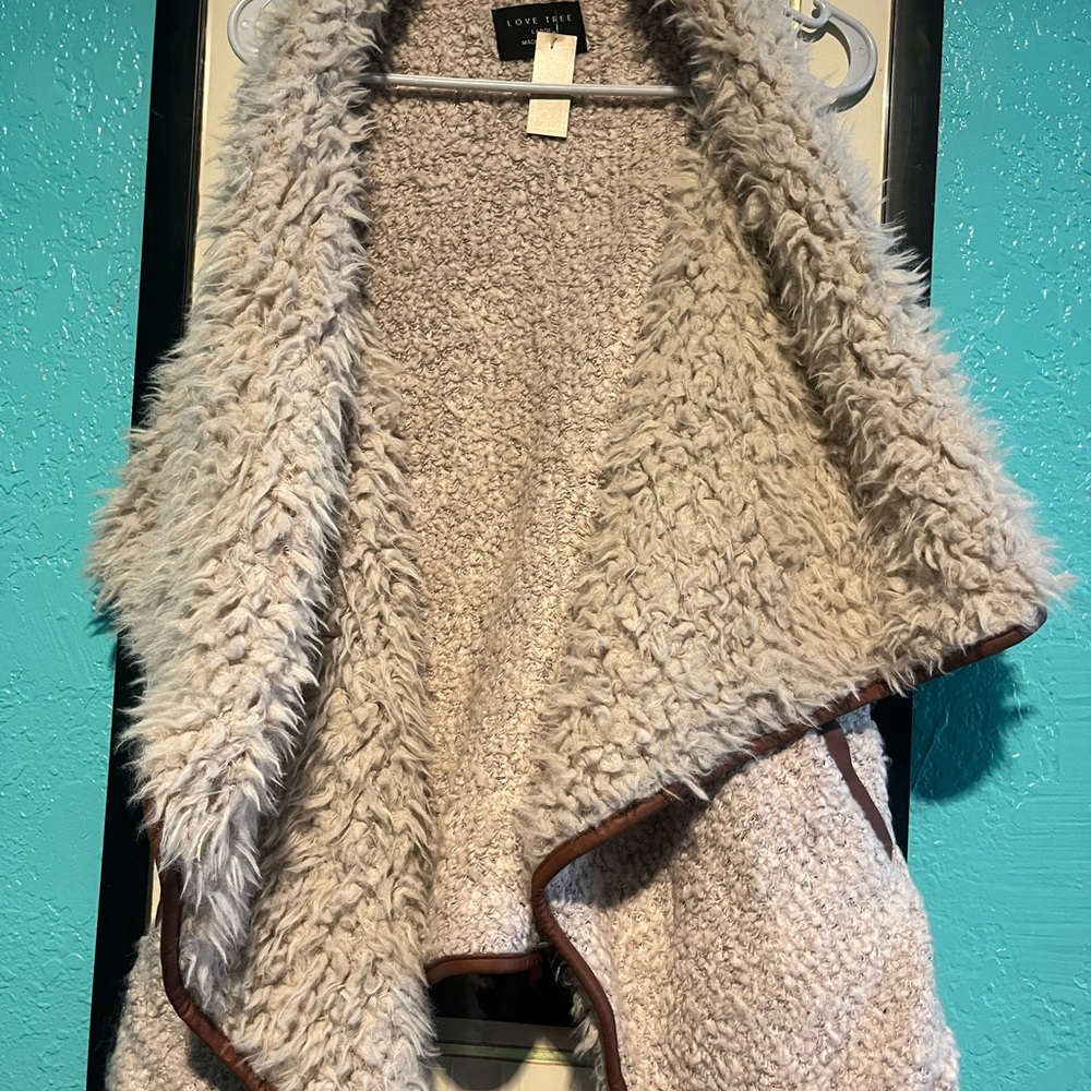 Love Tree Soft Textured Vest in Light Gray